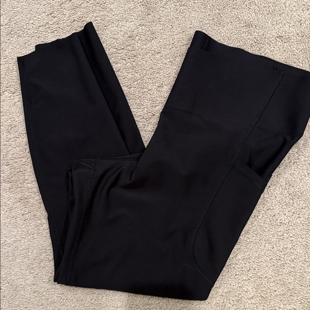 Old Navy High-Waisted 7/8 Pocket Performance Leggings